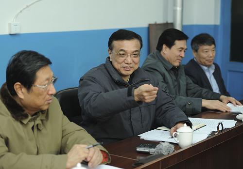 2月3日,中共中央政治局常委、國(guó)務(wù)院副總理李克強(qiáng)在內(nèi)蒙古自治區(qū)包頭市北梁棚戶(hù)區(qū)居委會(huì)主持召開(kāi)棚改現(xiàn)場(chǎng)會(huì)。新華社記者 謝環(huán)馳 攝